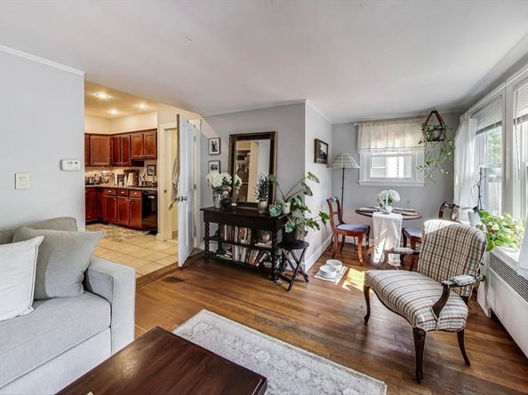 2 Elm St, Wellesley MA 02481