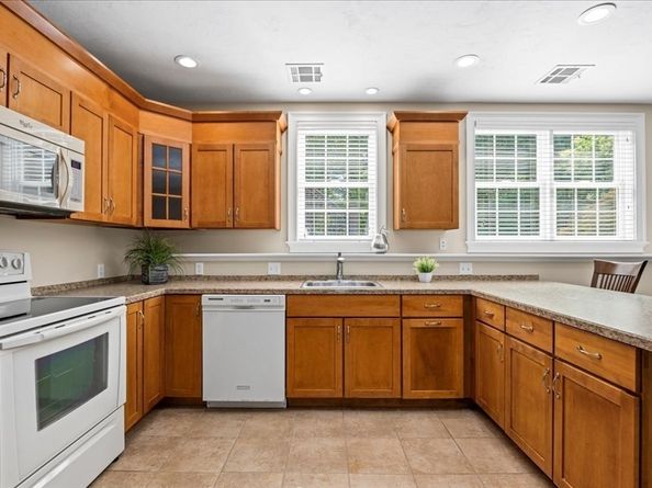 5 Highland Hill Dr, Shrewsbury MA 01545