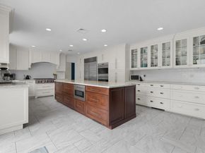 131 Bay Colony Dr, Westwood MA 02090