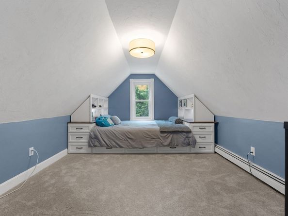 131 Bay Colony Dr, Westwood MA 02090