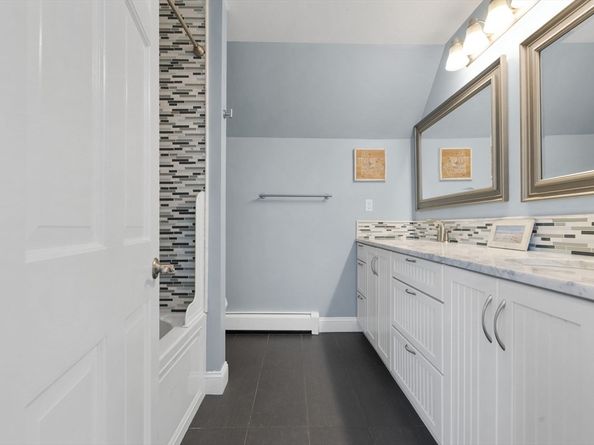 131 Bay Colony Dr, Westwood MA 02090