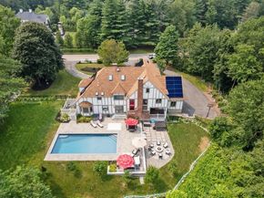 131 Bay Colony Dr, Westwood MA 02090
