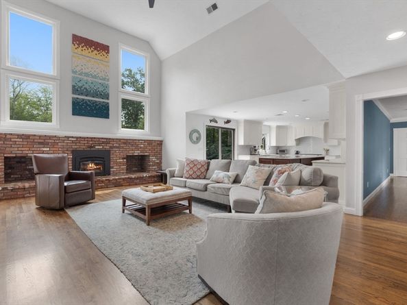 131 Bay Colony Dr, Westwood MA 02090
