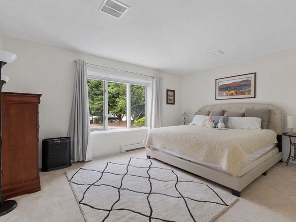 131 Bay Colony Dr, Westwood MA 02090
