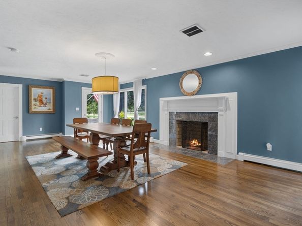 131 Bay Colony Dr, Westwood MA 02090
