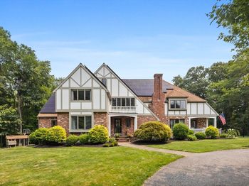 131 Bay Colony Dr