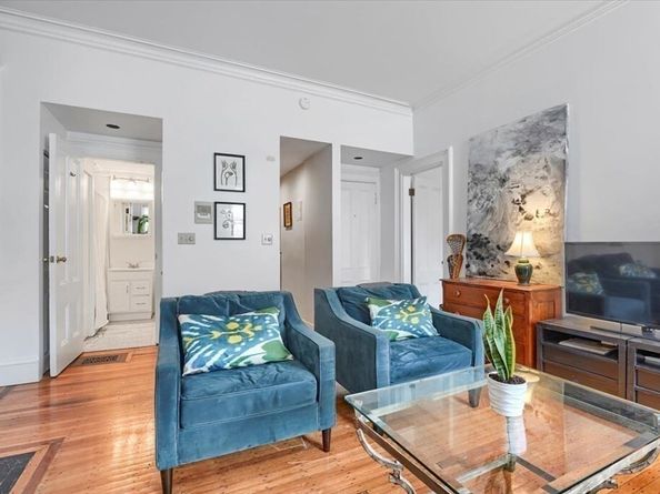 240 Marlborough St 3R, Boston MA 02116