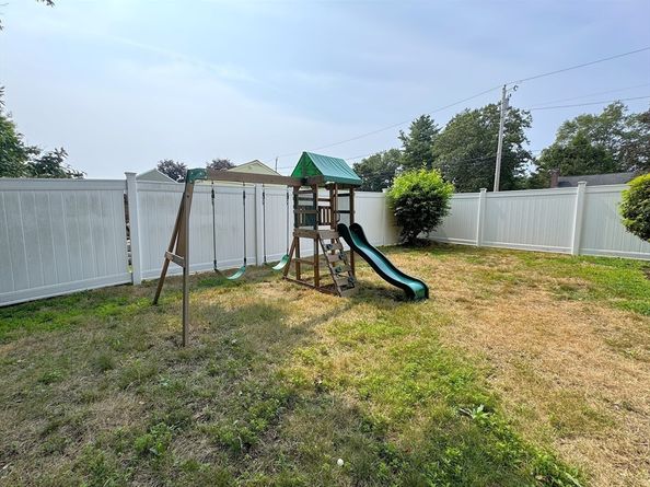 17 Meadowbrook Rd, Hudson MA 01749