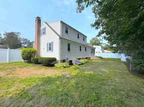 17 Meadowbrook Rd, Hudson MA 01749