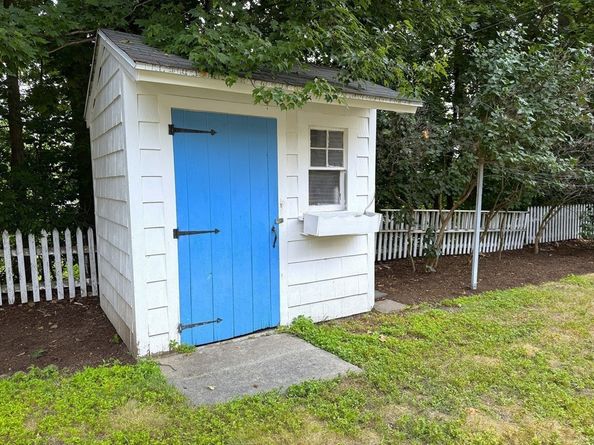 17 Meadowbrook Rd, Hudson MA 01749