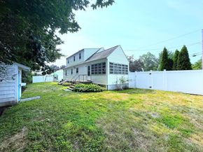 17 Meadowbrook Rd, Hudson MA 01749