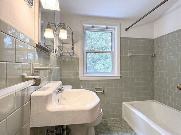 17 Meadowbrook Rd, Hudson MA 01749
