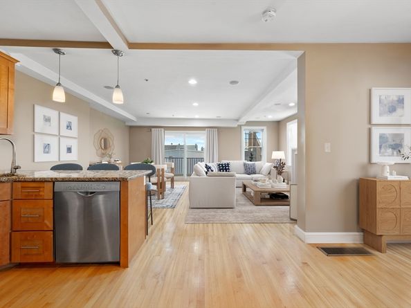 37 Old Harbor St 1, Boston MA 02127