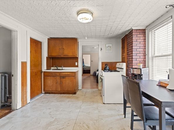 6 Greenville Ct, Somerville MA 02143