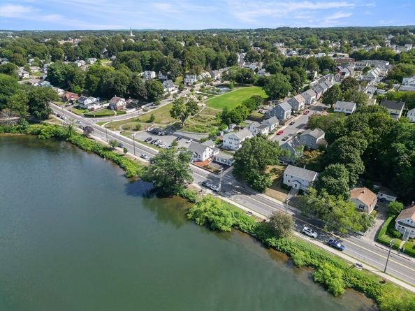 92 Arlington Rd, Woburn MA 01801