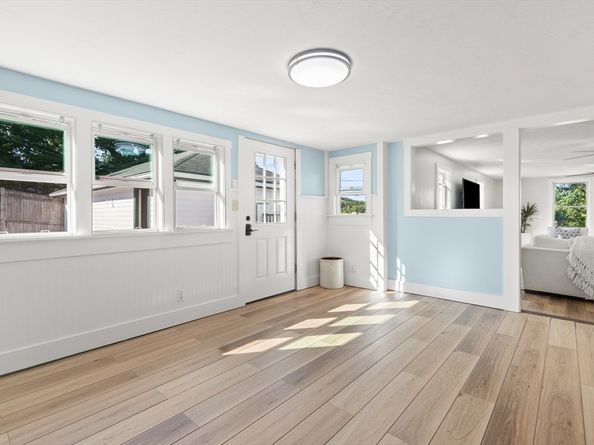 92 Arlington Rd, Woburn MA 01801