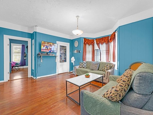 38 Clifton St, Worcester MA 01610