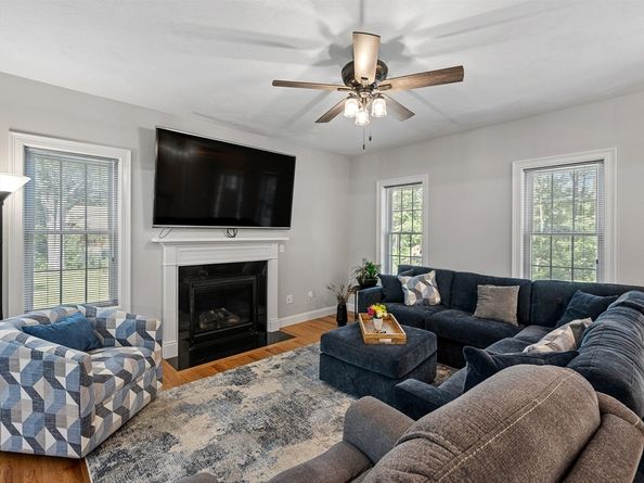 85 East St, Uxbridge MA 01569