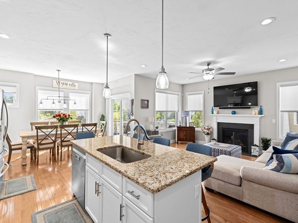21 Daisy Ln, Plymouth MA 02360