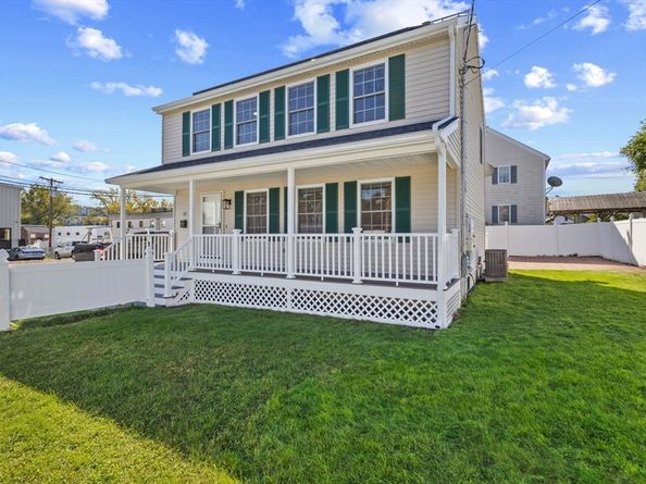 35 Grape St, Woburn MA 01801