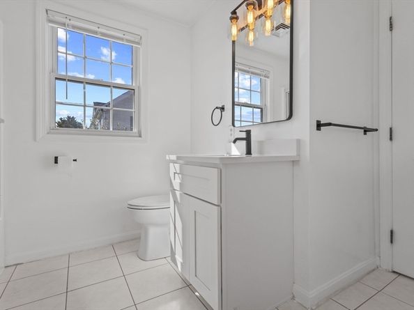 35 Grape St, Woburn MA 01801