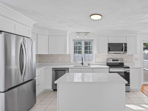 35 Grape St, Woburn MA 01801