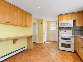 72 Hathaway Cir, Arlington MA 02476