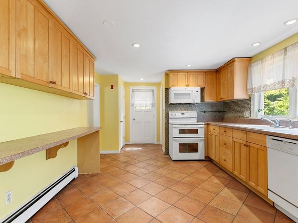 72 Hathaway Cir, Arlington MA 02476