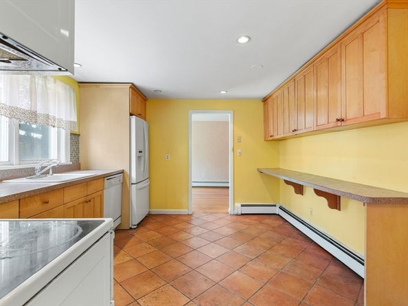 72 Hathaway Cir, Arlington MA 02476