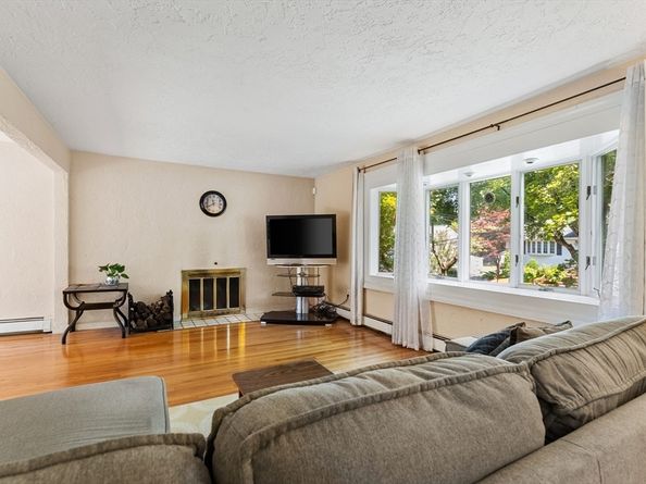 72 Hathaway Cir, Arlington MA 02476