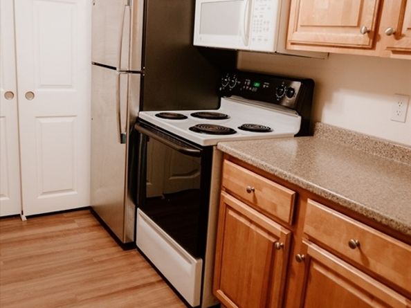 65 Greentree Ln 16, Weymouth MA 02190