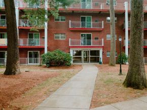 65 Greentree Ln 16, Weymouth MA 02190