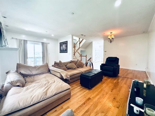 399 Sea St A, Quincy MA 02169