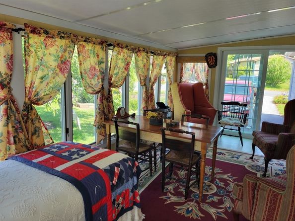 161 Willow Ave, Sturbridge MA 01566