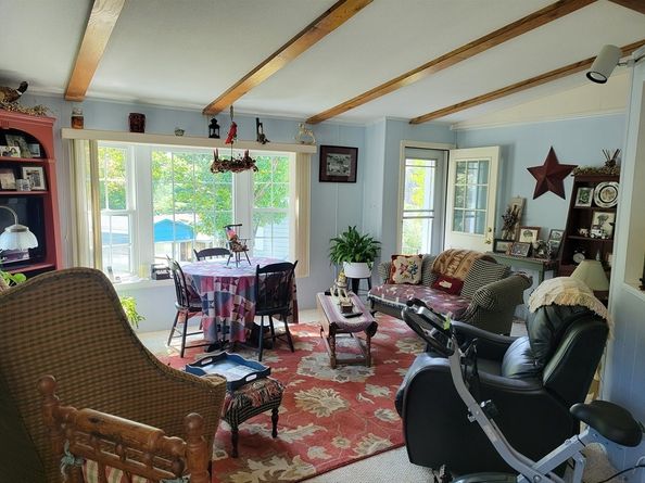 161 Willow Ave, Sturbridge MA 01566