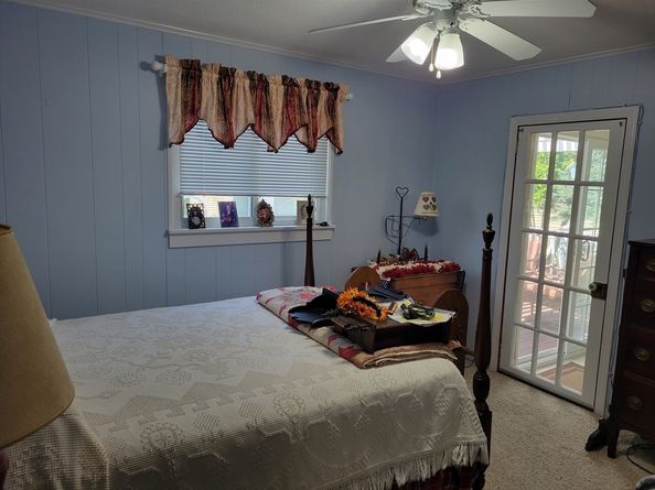 161 Willow Ave, Sturbridge MA 01566