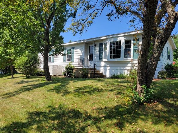 161 Willow Ave, Sturbridge MA 01566