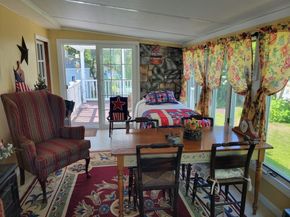 161 Willow Ave, Sturbridge MA 01566