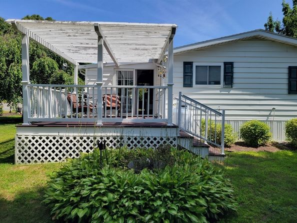 161 Willow Ave, Sturbridge MA 01566