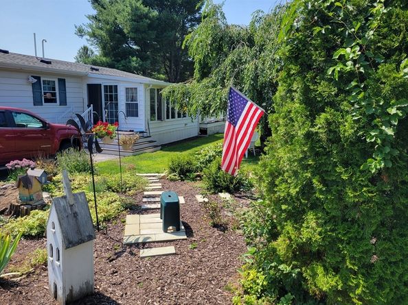 161 Willow Ave, Sturbridge MA 01566