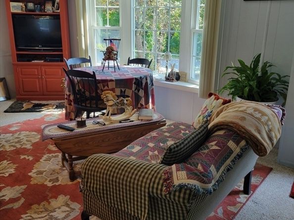 161 Willow Ave, Sturbridge MA 01566