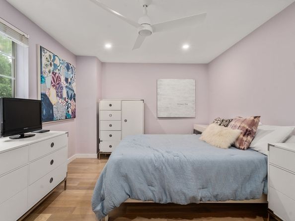 10 Denmark Ln 10, Needham MA 02492