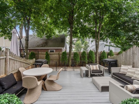 10 Denmark Ln 10, Needham MA 02492