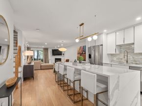 10 Denmark Ln 10, Needham MA 02492