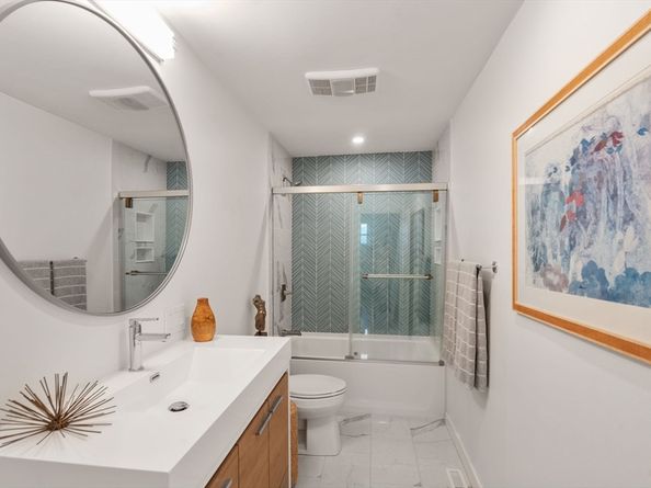 10 Denmark Ln 10, Needham MA 02492