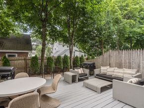 10 Denmark Ln 10, Needham MA 02492