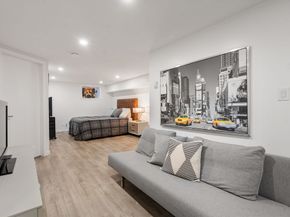 10 Denmark Ln 10, Needham MA 02492