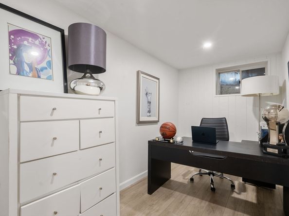 10 Denmark Ln 10, Needham MA 02492