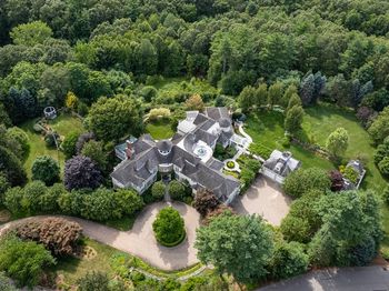 10 Andrea Drive