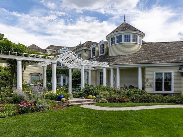 10 Andrea Drive, Hopkinton MA 01748